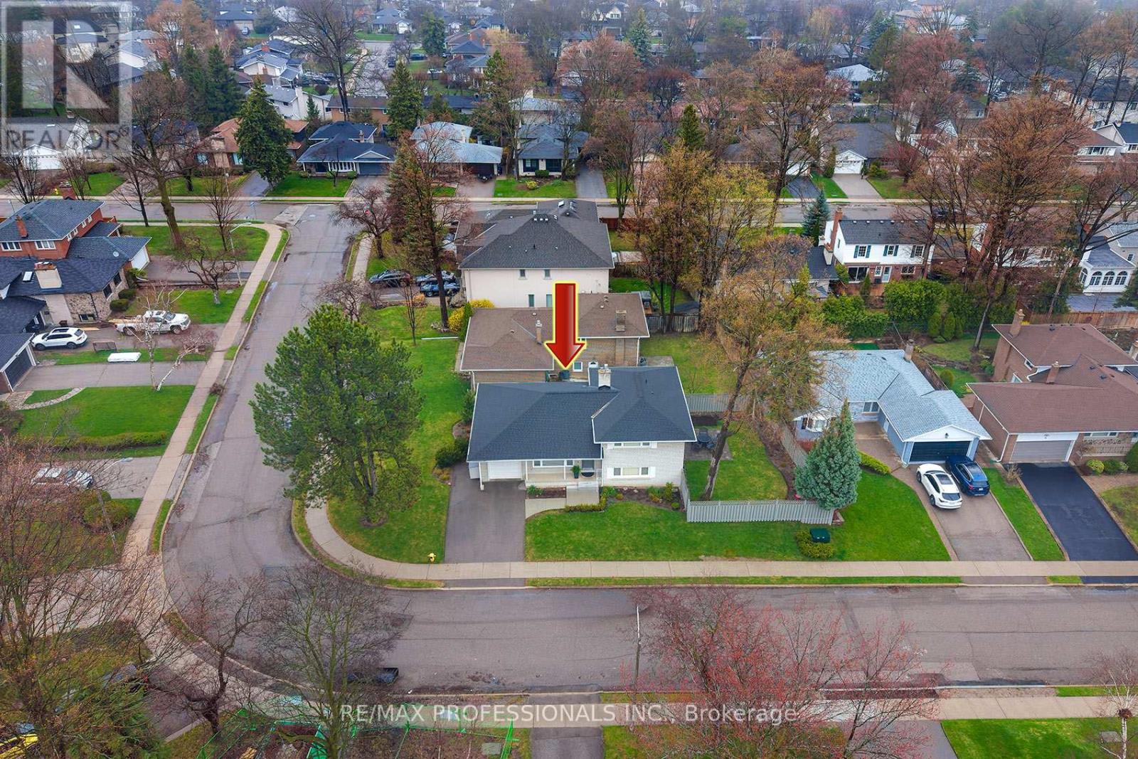 19 Boxwood Road, Toronto (Markland Wood), Ontario  M9C 2W6 - Photo 2 - W13012402