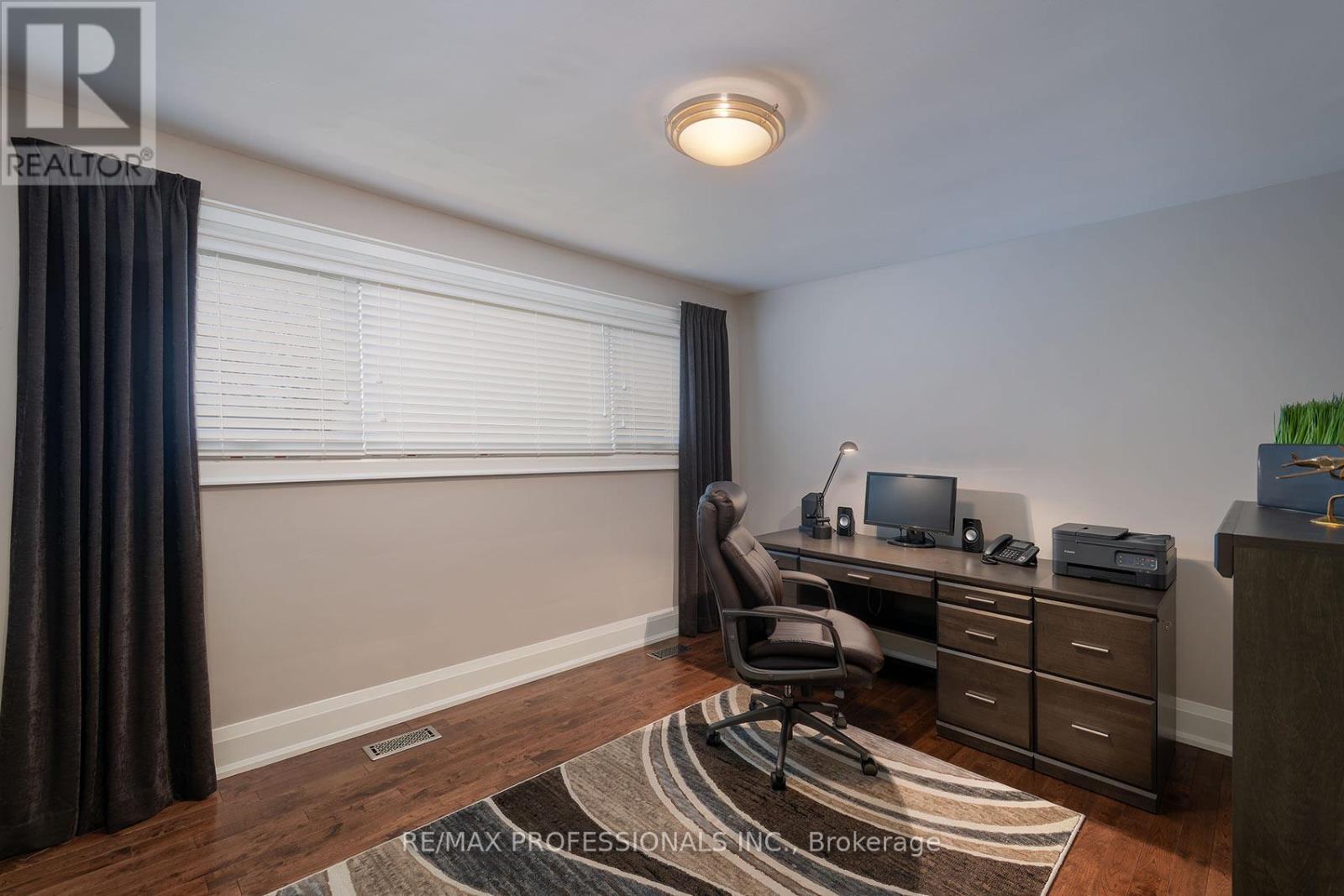 19 Boxwood Road, Toronto (Markland Wood), Ontario  M9C 2W6 - Photo 24 - W13012402