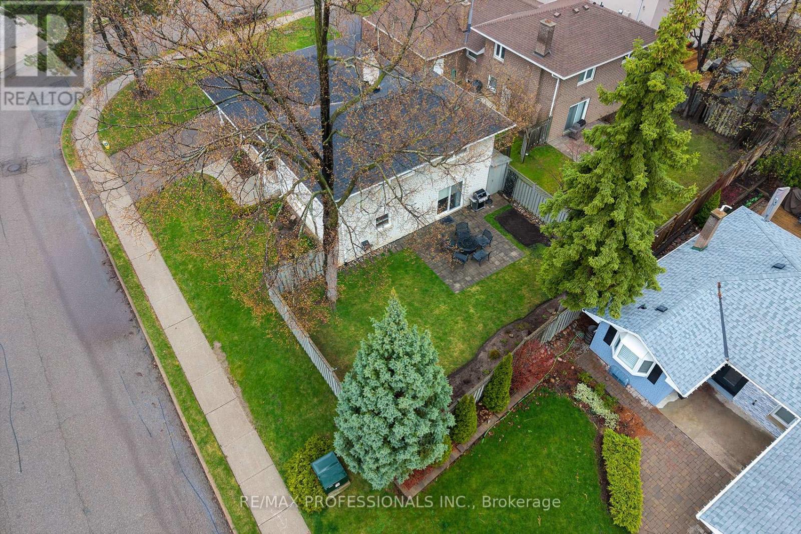 19 Boxwood Road, Toronto (Markland Wood), Ontario  M9C 2W6 - Photo 35 - W13012402