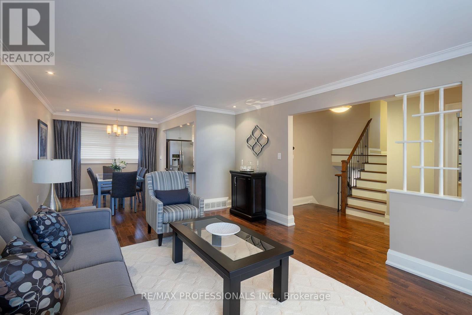 19 Boxwood Road, Toronto (Markland Wood), Ontario  M9C 2W6 - Photo 7 - W13012402