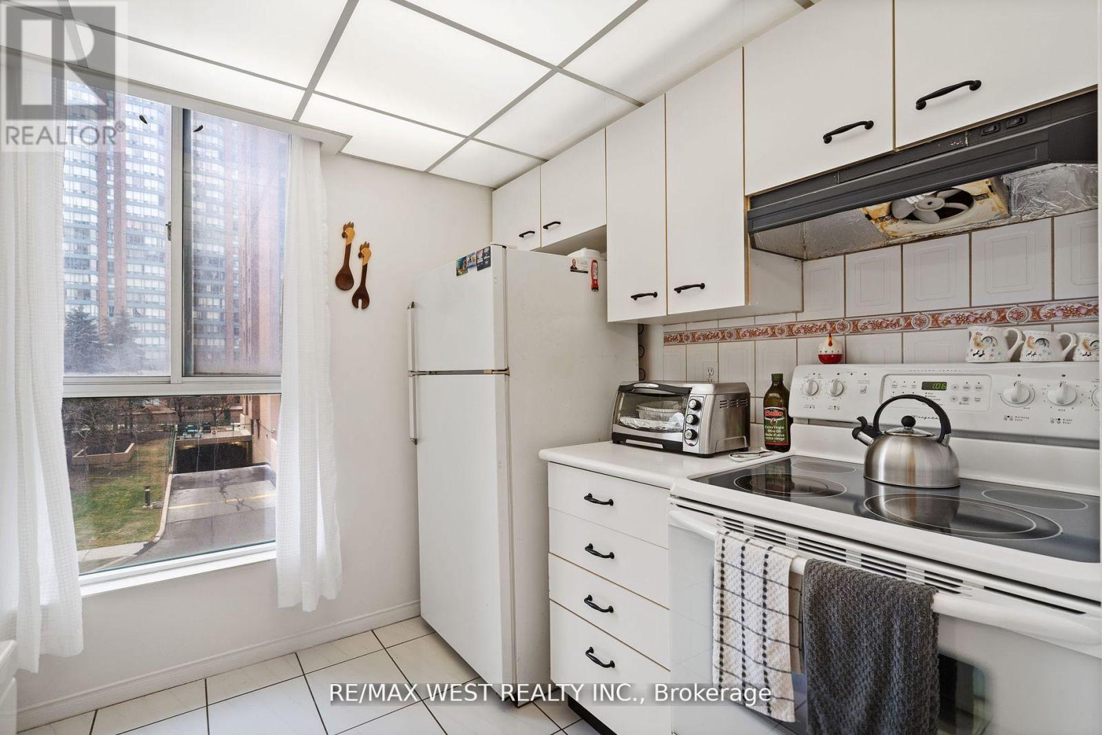 316 - 155 Hillcrest Avenue, Mississauga (Cooksville), Ontario  L5B 3Z2 - Photo 13 - W13012408