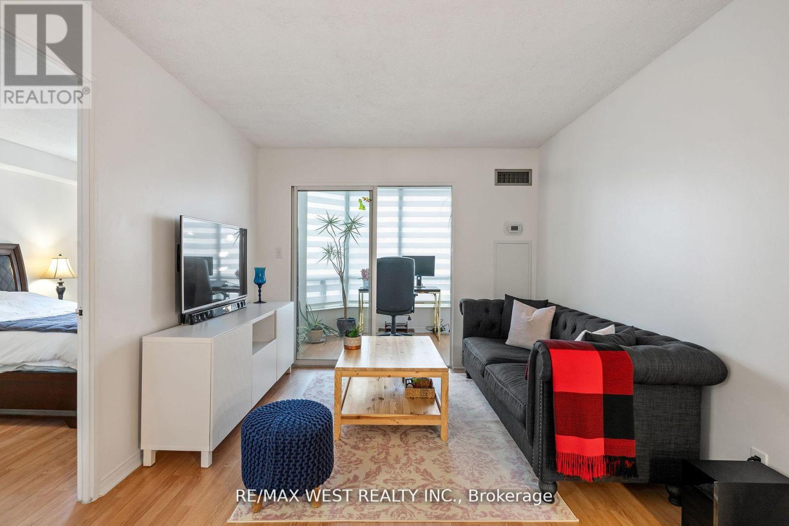 316 - 155 Hillcrest Avenue, Mississauga (Cooksville), Ontario  L5B 3Z2 - Photo 2 - W13012408