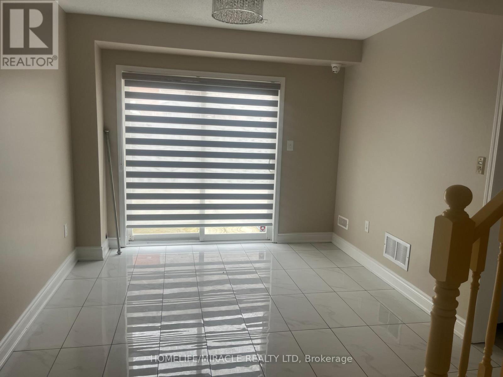 155 Decker Hollow Crescent, Brampton, Ontario  L6X 0L4 - Photo 4 - W13012452