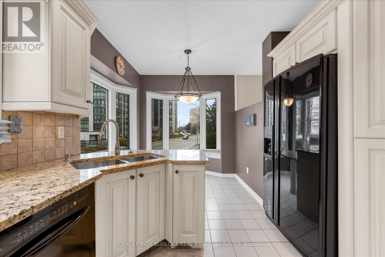 47 Windhaven Place, Oakville (Br Bronte), Ontario  L6L 6L1 - Photo 7 - W13012510