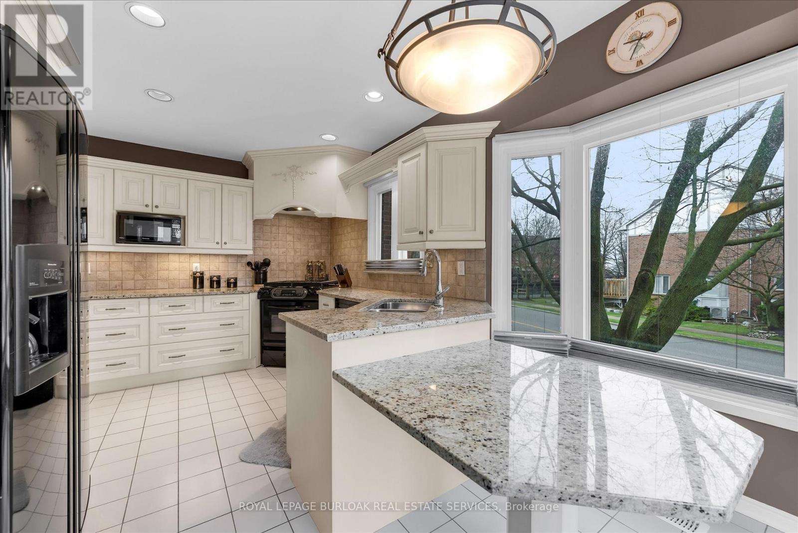 47 Windhaven Place, Oakville (Br Bronte), Ontario  L6L 6L1 - Photo 8 - W13012510