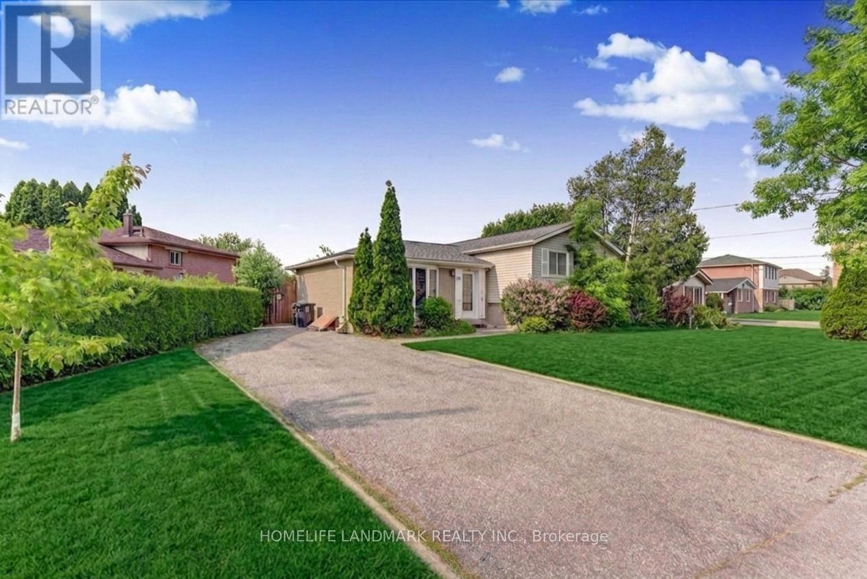 25 Secroft Crescent, Toronto (Black Creek), Ontario  M3N 1R5 - Photo 2 - W13012514