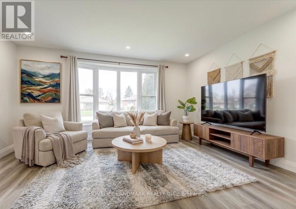 25 Secroft Crescent, Toronto (Black Creek), Ontario  M3N 1R5 - Photo 4 - W13012514