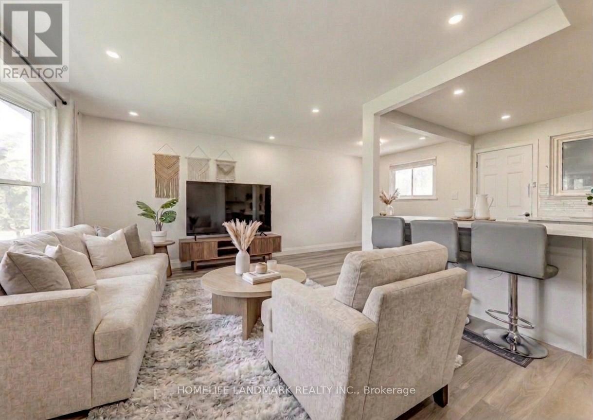 25 Secroft Crescent, Toronto (Black Creek), Ontario  M3N 1R5 - Photo 6 - W13012514