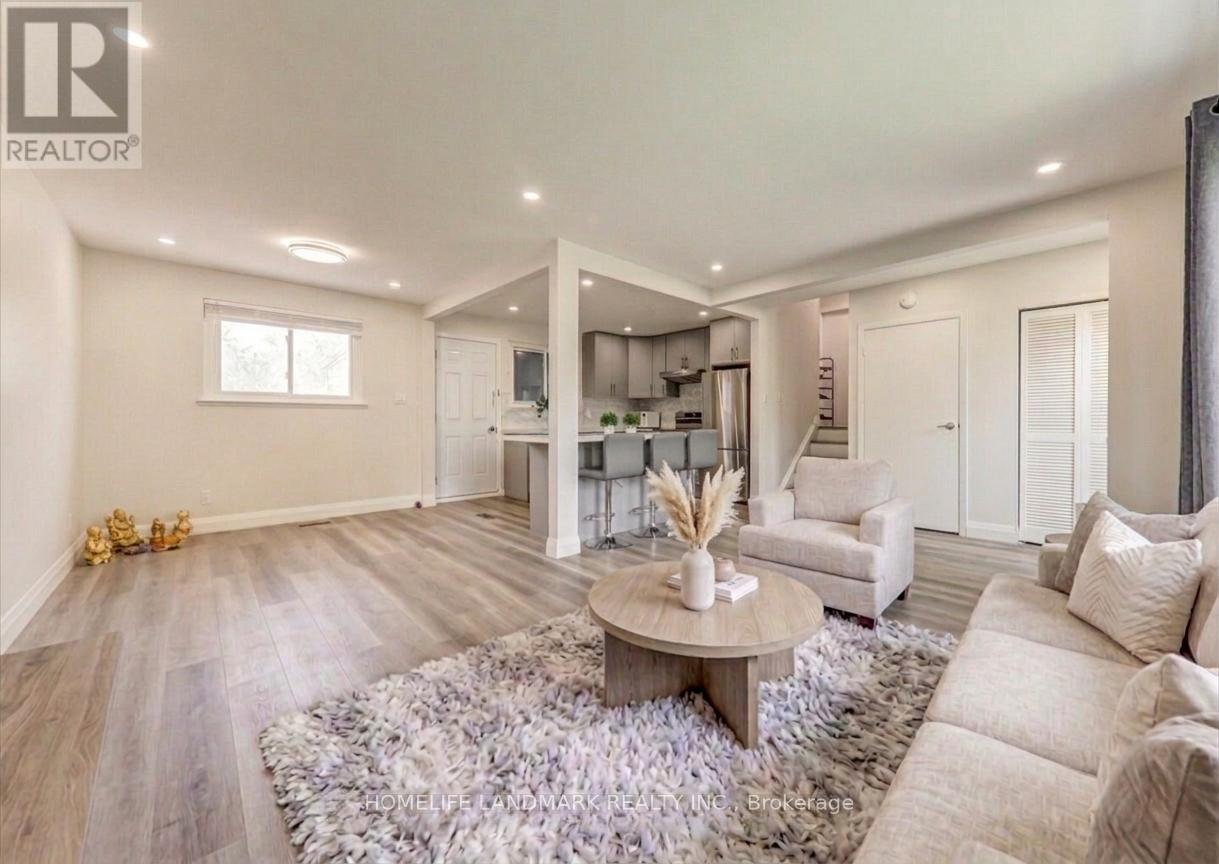 25 Secroft Crescent, Toronto (Black Creek), Ontario  M3N 1R5 - Photo 7 - W13012514