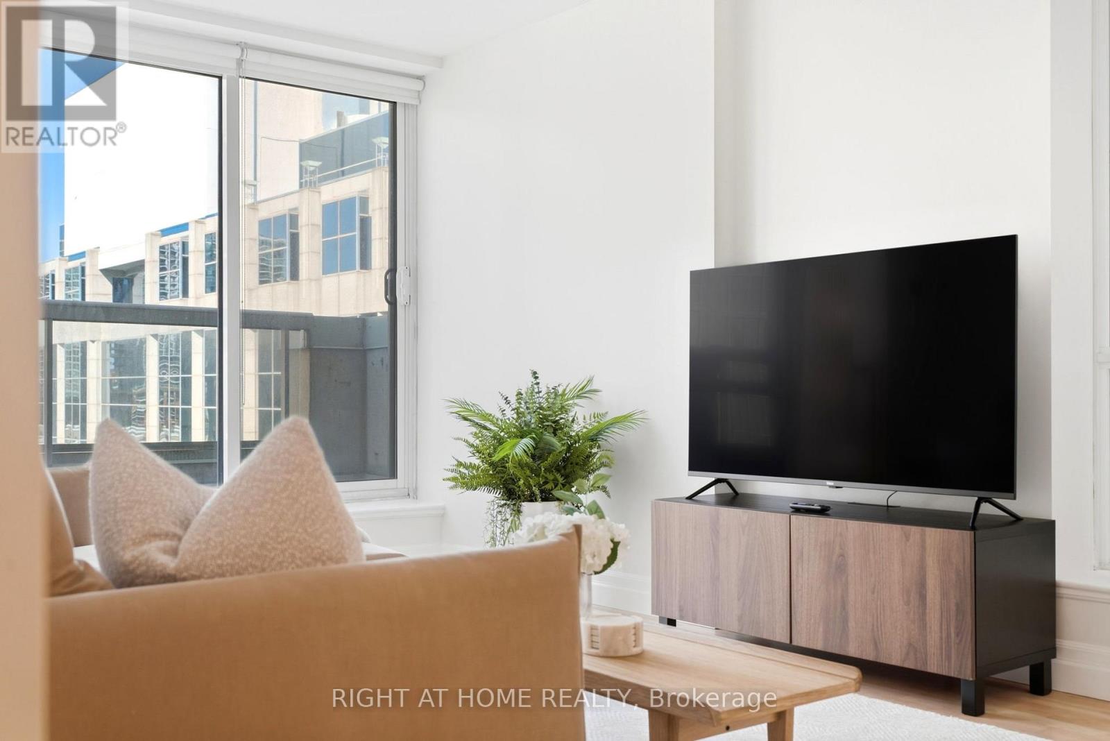 Lph13 - 15 Stafford Street, Toronto, Ontario  M5V 3X6 - Photo 3 - C12576856