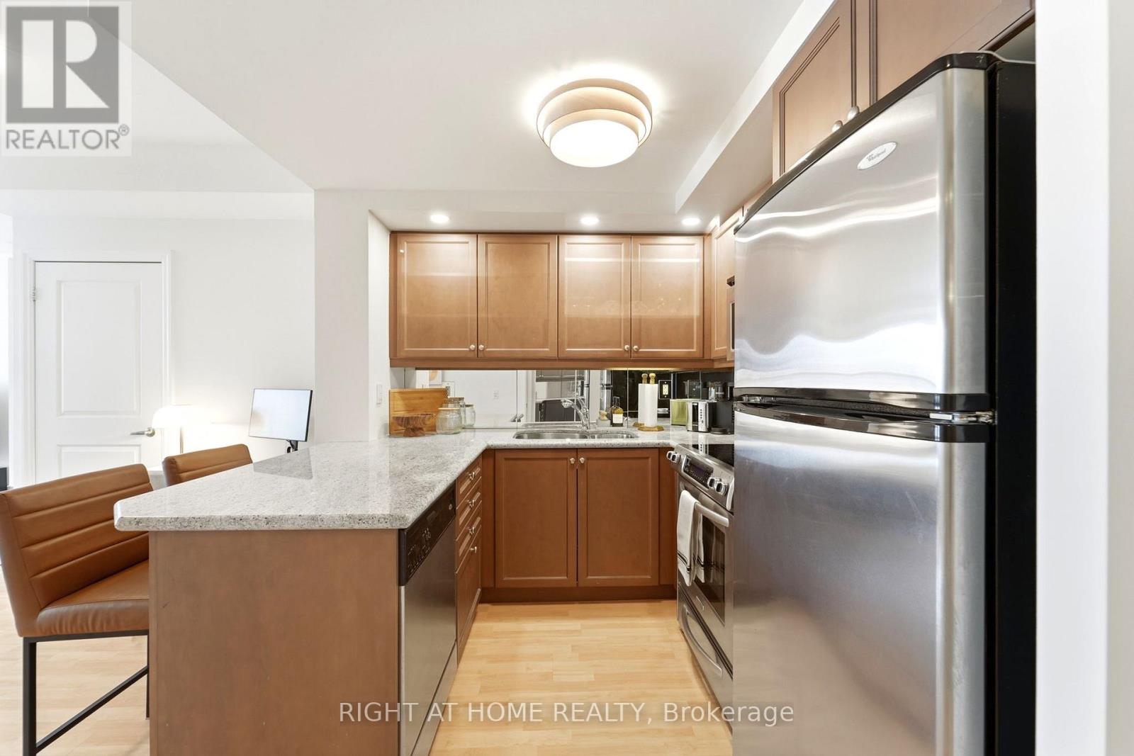 Lph13 - 15 Stafford Street, Toronto, Ontario  M5V 3X6 - Photo 9 - C12576856