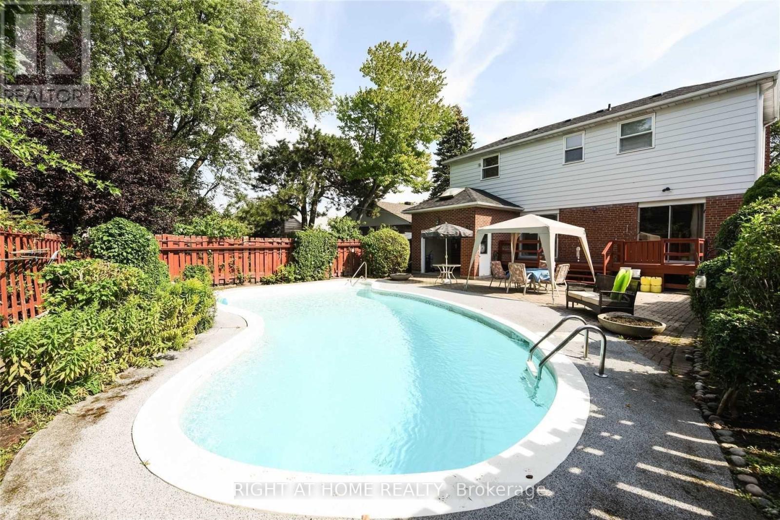 21 Mitre Place, Toronto, Ontario  M9R 3C5 - Photo 3 - W13011668