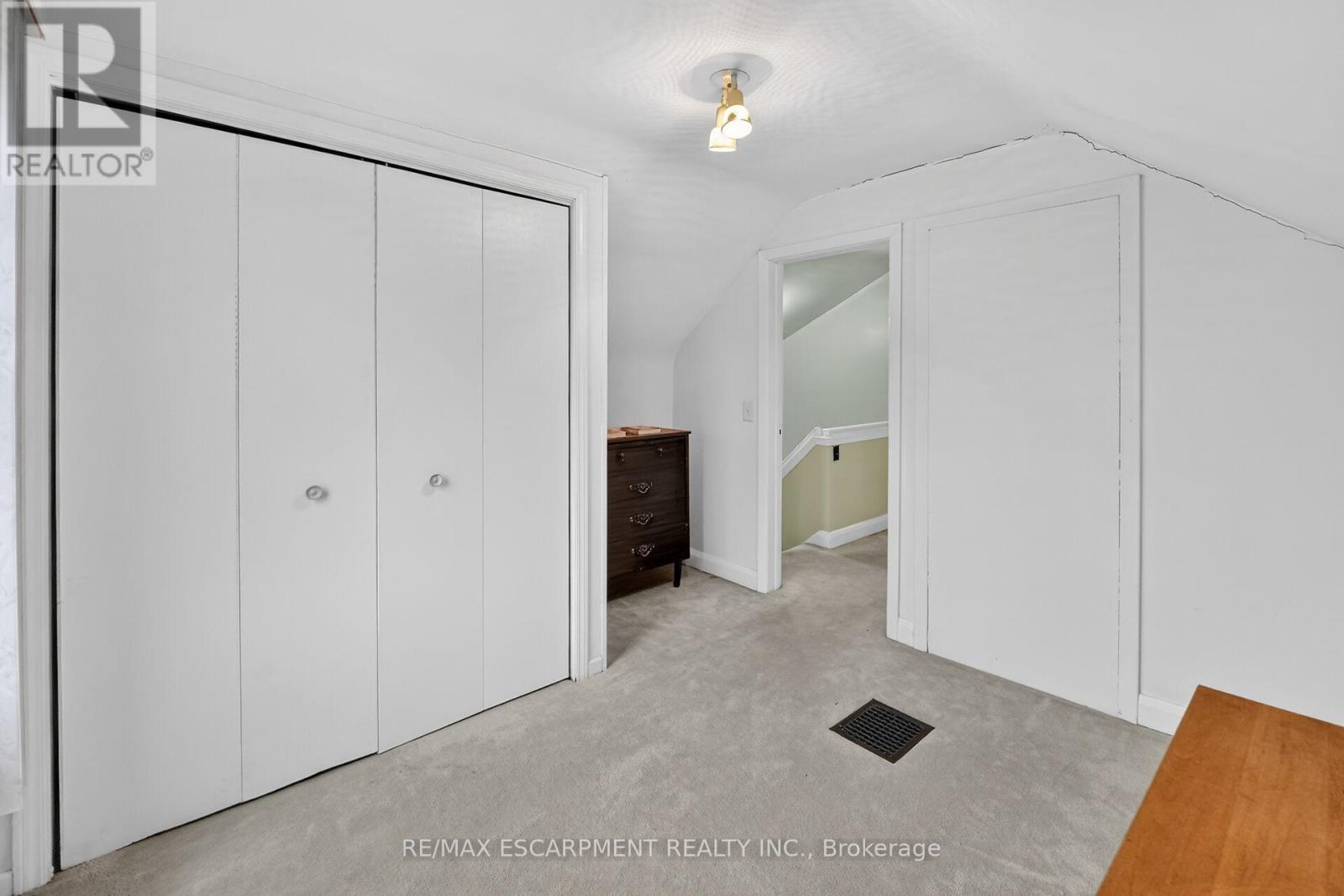 56 West 1st Street, Hamilton (Buchanan), Ontario  L9C 3C1 - Photo 13 - X13012182