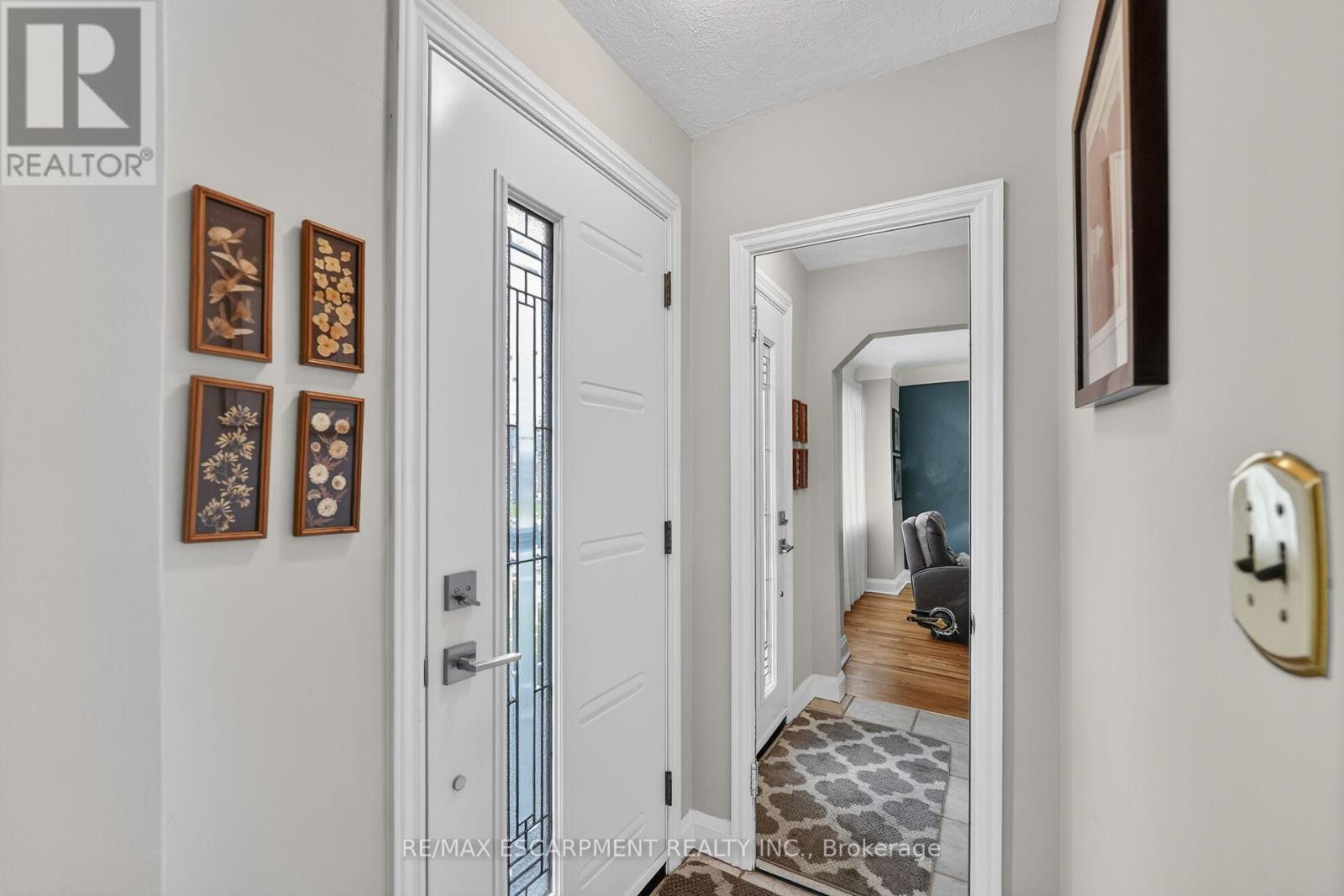 56 West 1st Street, Hamilton (Buchanan), Ontario  L9C 3C1 - Photo 4 - X13012182