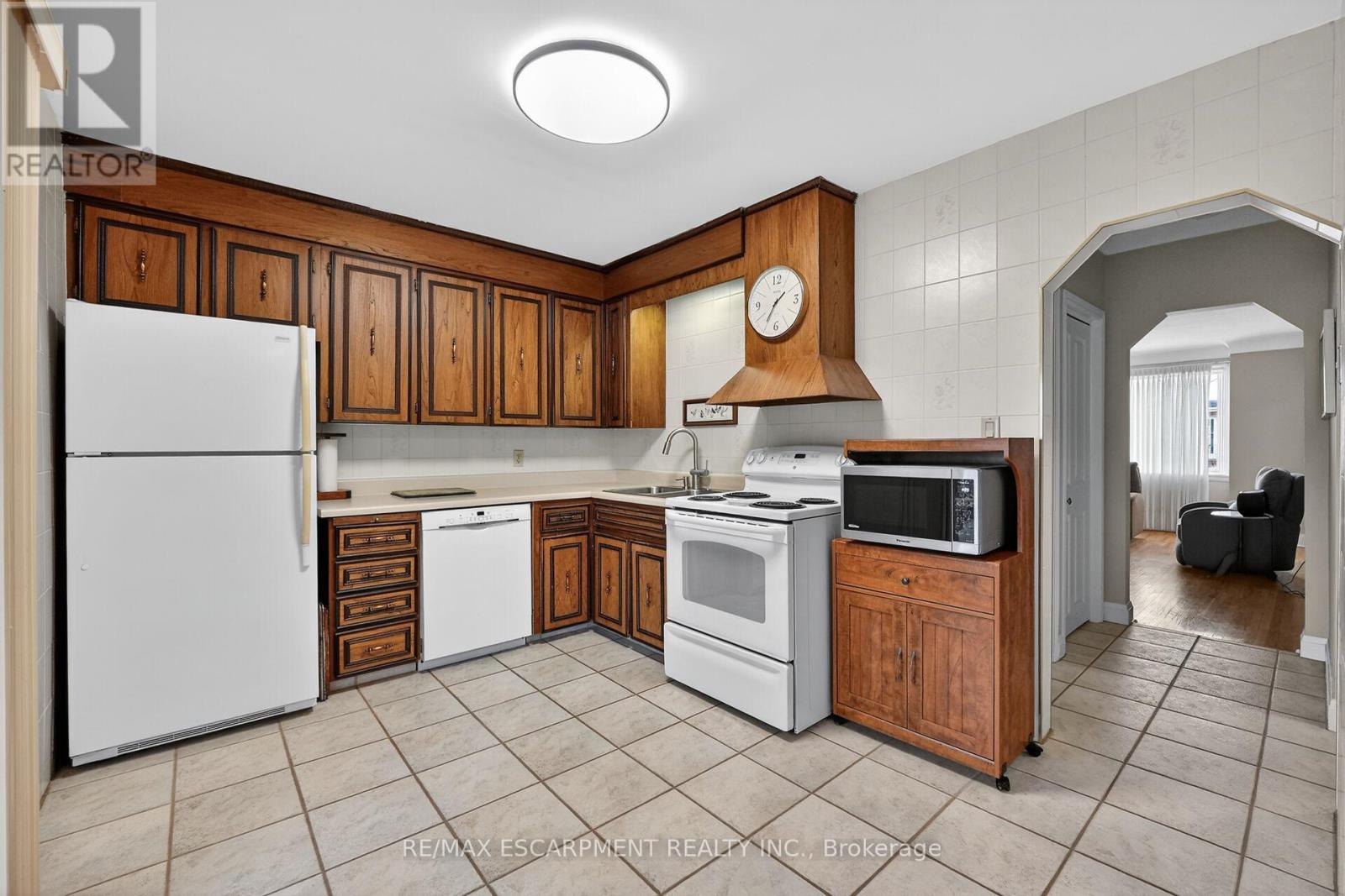 56 West 1st Street, Hamilton (Buchanan), Ontario  L9C 3C1 - Photo 5 - X13012182