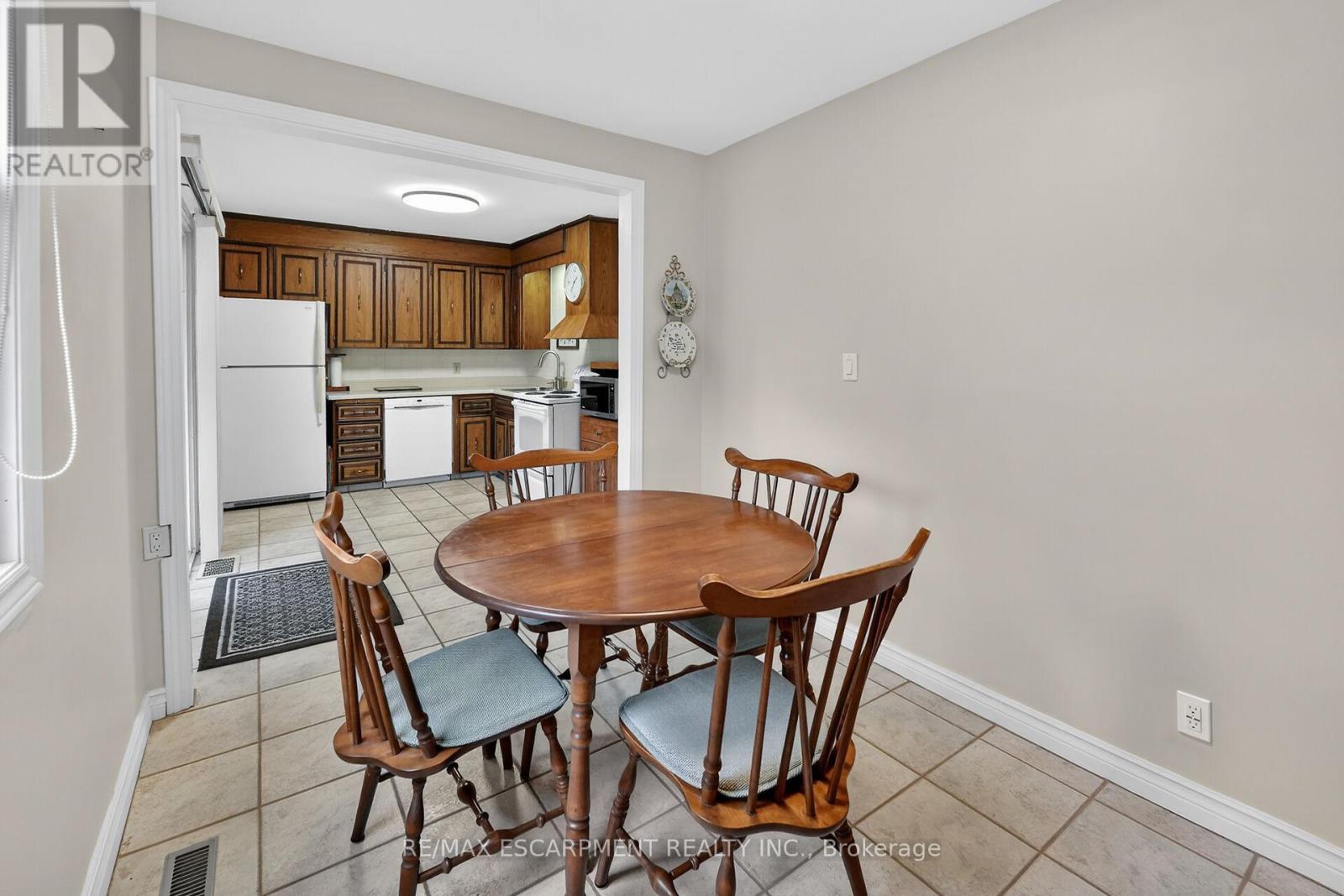 56 West 1st Street, Hamilton (Buchanan), Ontario  L9C 3C1 - Photo 8 - X13012182