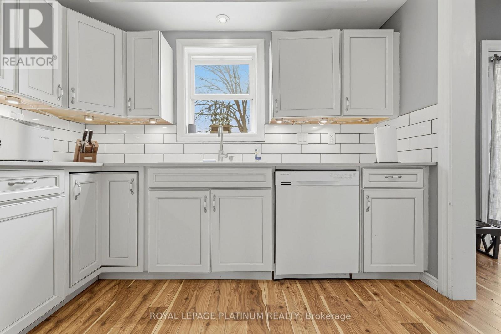 99 Robins Avenue, Hamilton (Crown Point), Ontario  L8H 4N5 - Photo 11 - X13012186