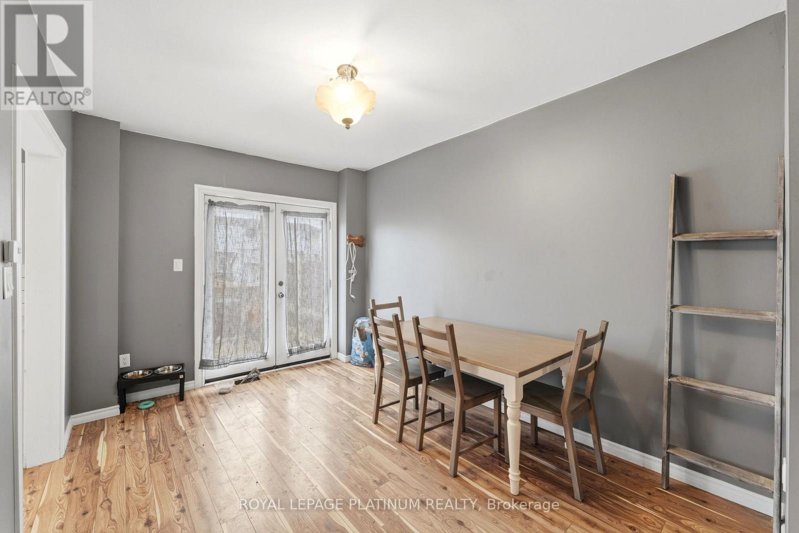 99 Robins Avenue, Hamilton (Crown Point), Ontario  L8H 4N5 - Photo 12 - X13012186