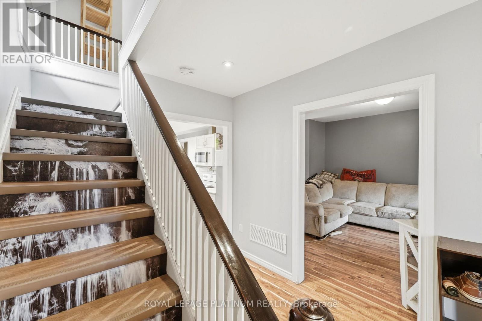 99 Robins Avenue, Hamilton (Crown Point), Ontario  L8H 4N5 - Photo 14 - X13012186