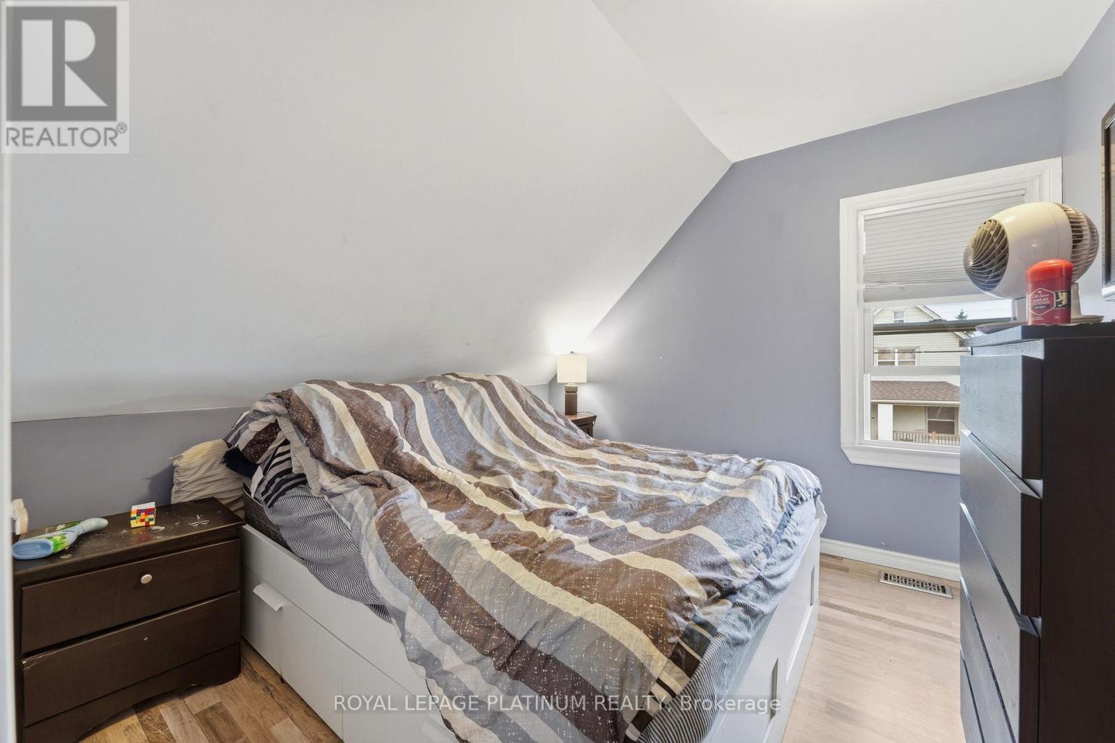 99 Robins Avenue, Hamilton (Crown Point), Ontario  L8H 4N5 - Photo 15 - X13012186