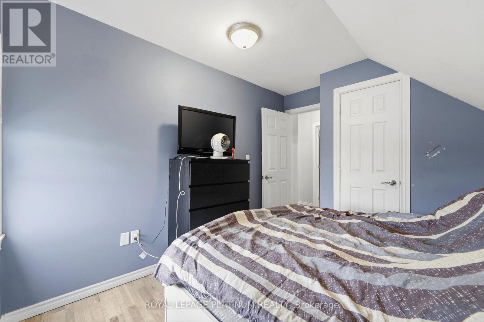 99 Robins Avenue, Hamilton (Crown Point), Ontario  L8H 4N5 - Photo 16 - X13012186