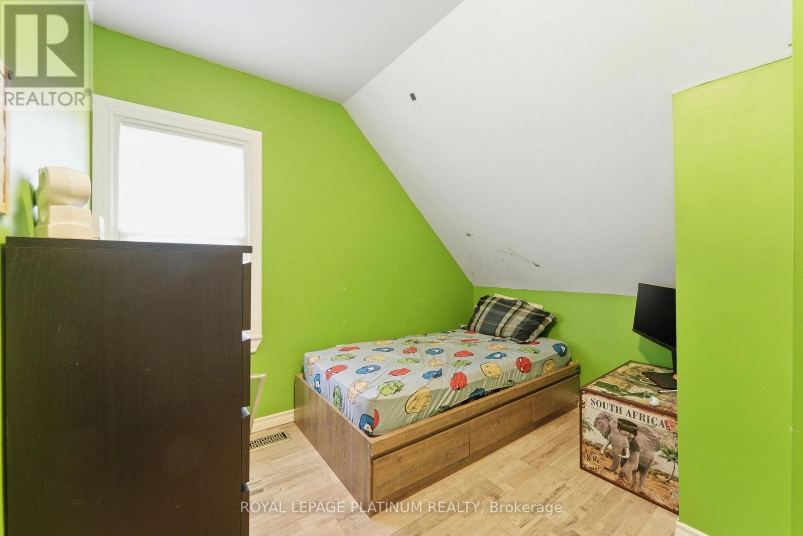 99 Robins Avenue, Hamilton (Crown Point), Ontario  L8H 4N5 - Photo 18 - X13012186