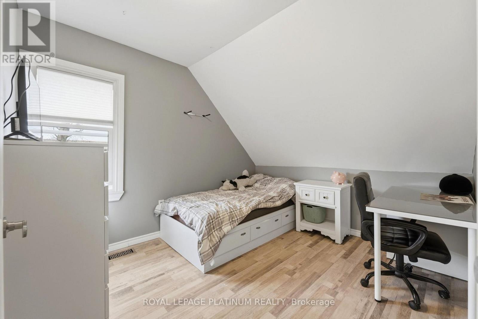 99 Robins Avenue, Hamilton (Crown Point), Ontario  L8H 4N5 - Photo 20 - X13012186