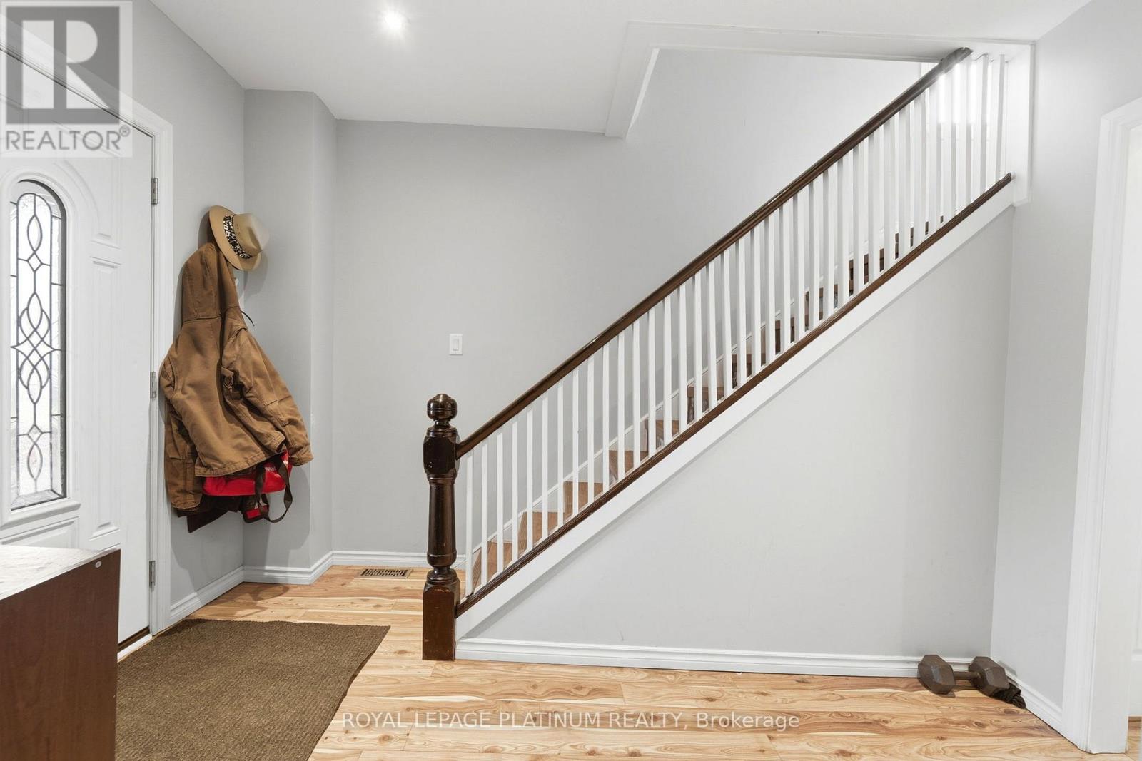 99 Robins Avenue, Hamilton (Crown Point), Ontario  L8H 4N5 - Photo 5 - X13012186