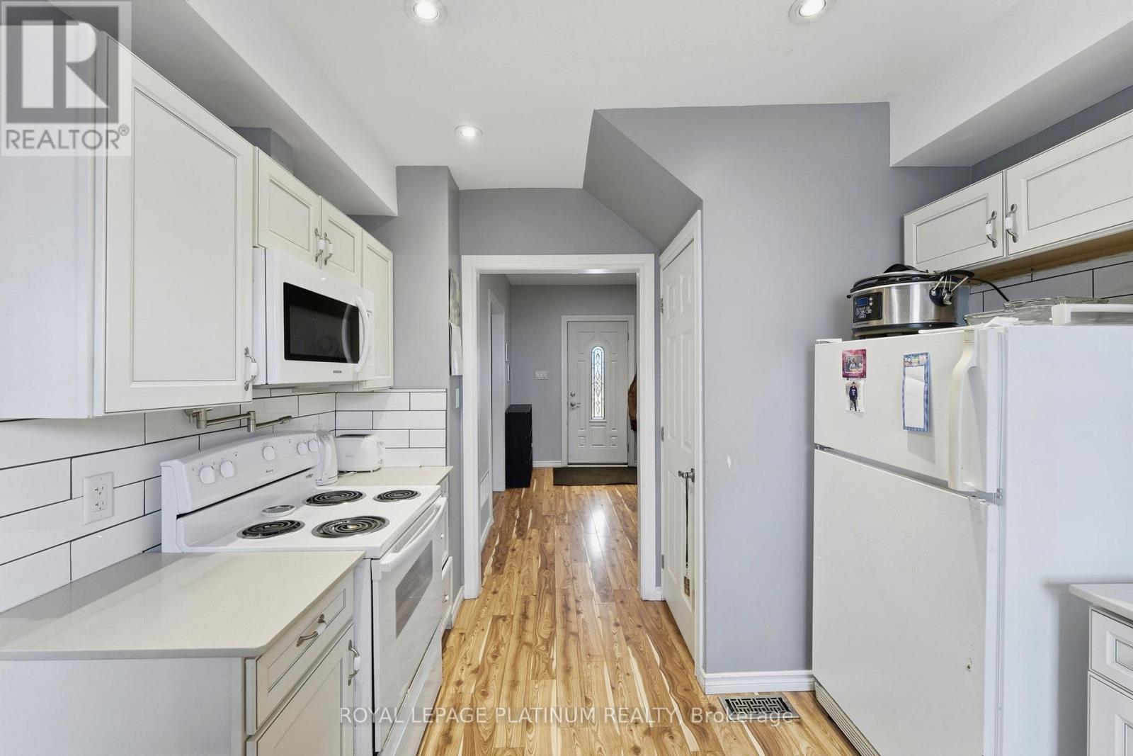 99 Robins Avenue, Hamilton (Crown Point), Ontario  L8H 4N5 - Photo 9 - X13012186