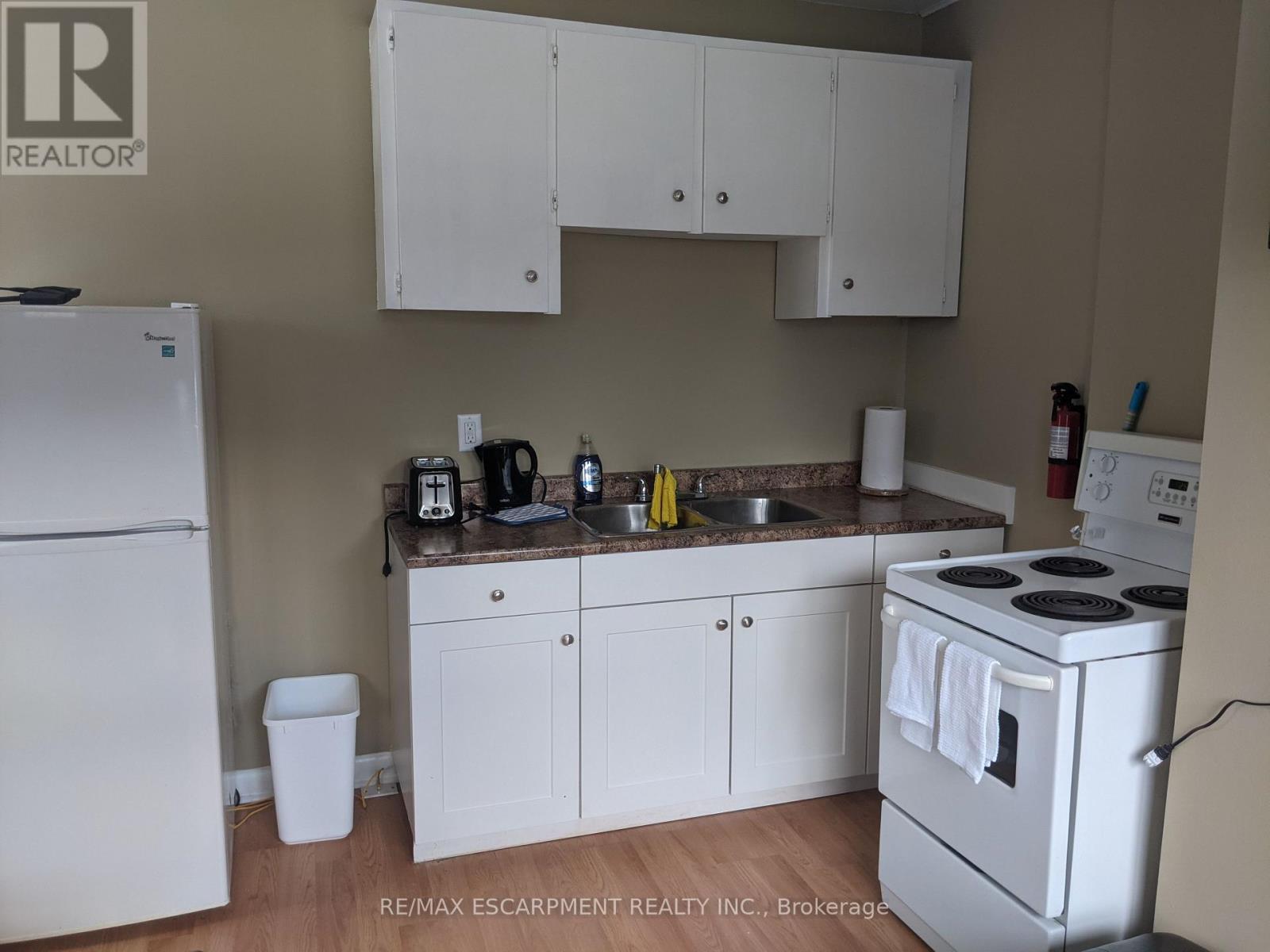 4 - 63 Pelham Road E, St. Catharines, Ontario  L2S 1R6 - Photo 8 - X13012496