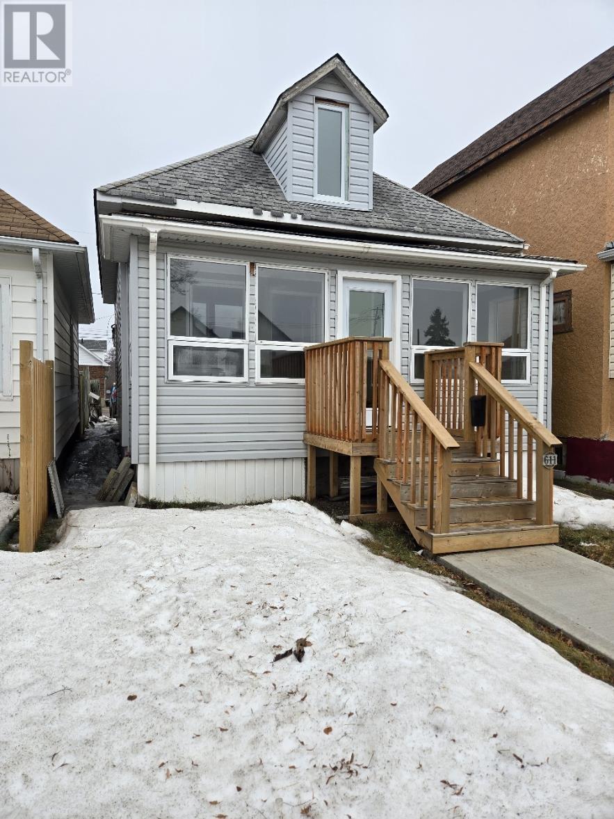 611 Wiley St, Thunder Bay, Ontario  P7C 3N9 - Photo 2 - TB2600723