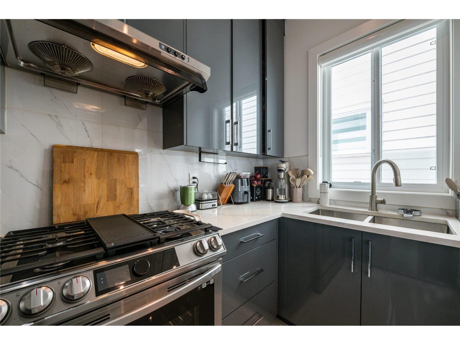 16737 15a Avenue, Surrey, British Columbia  V3S 9X7 - Photo 8 - R3111614