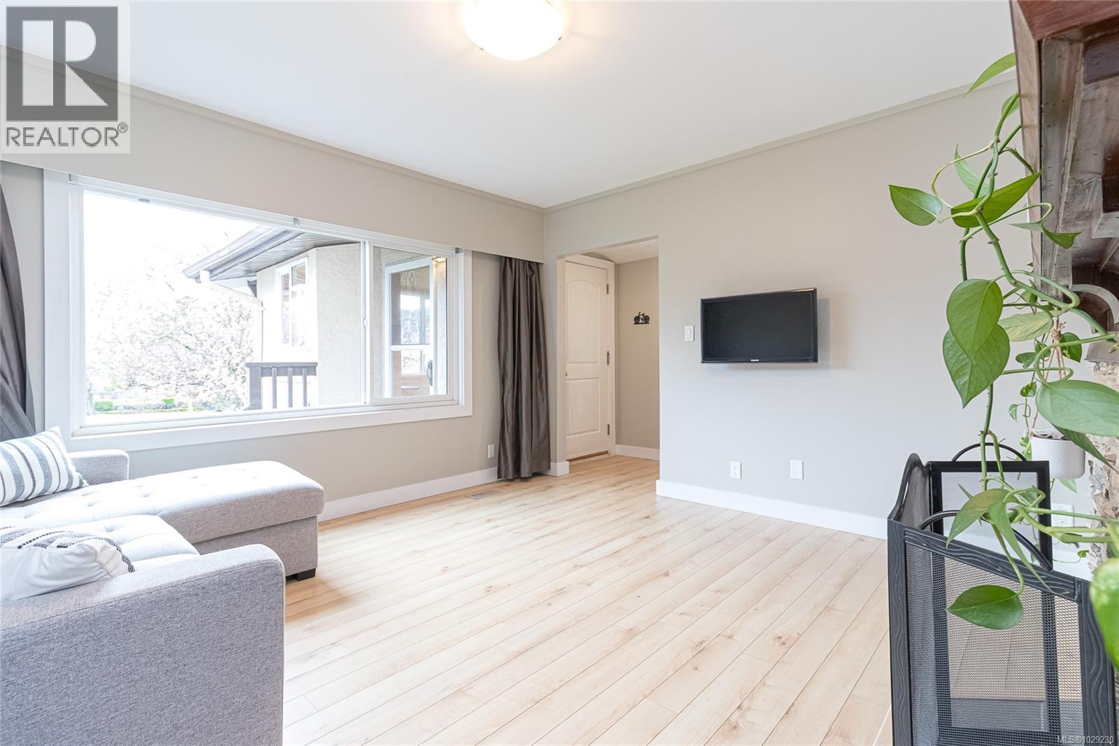 3074 Earl Grey St, Saanich, British Columbia  V9A 1W7 - Photo 15 - 1029230