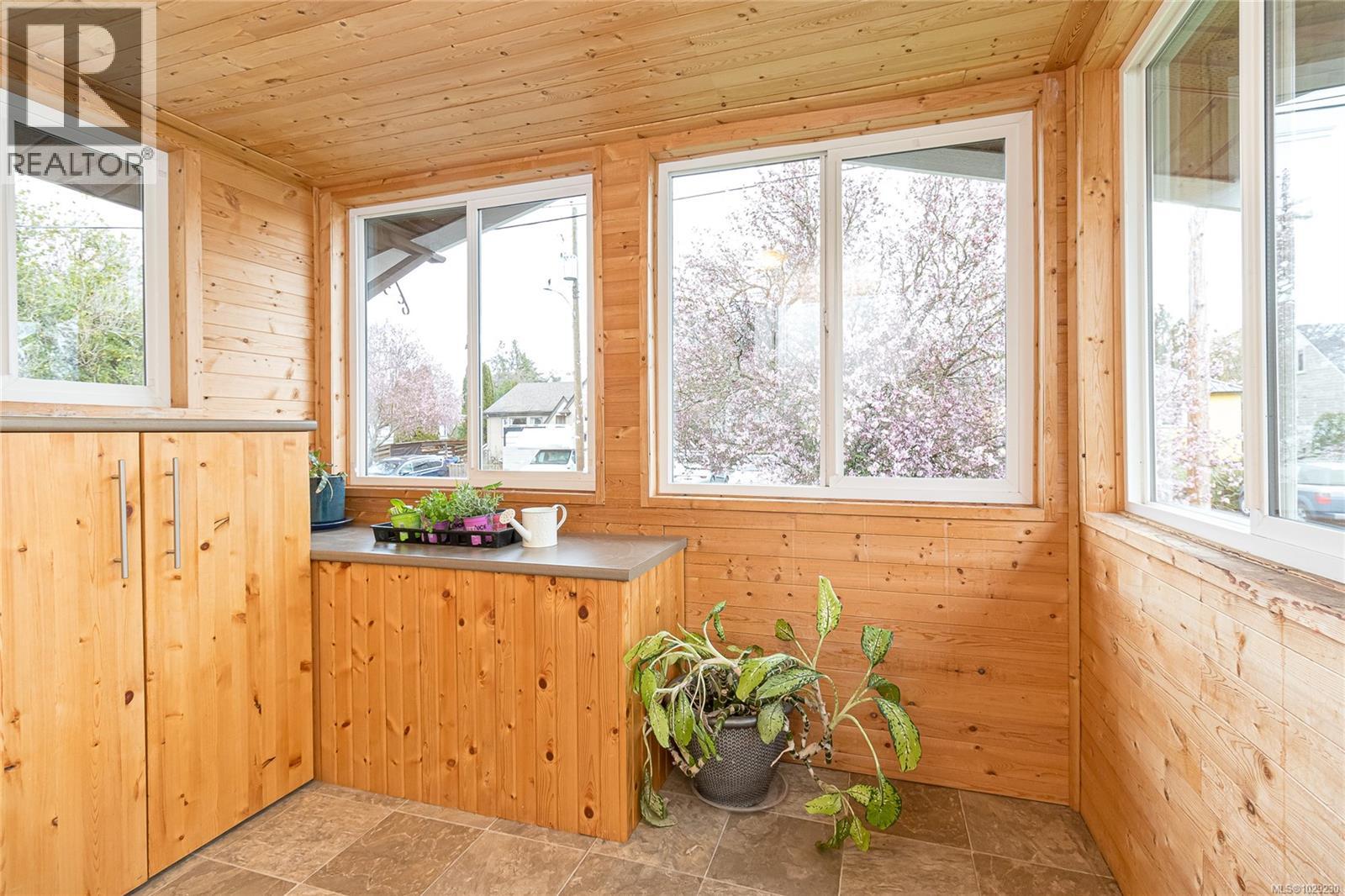 3074 Earl Grey St, Saanich, British Columbia  V9A 1W7 - Photo 13 - 1029230