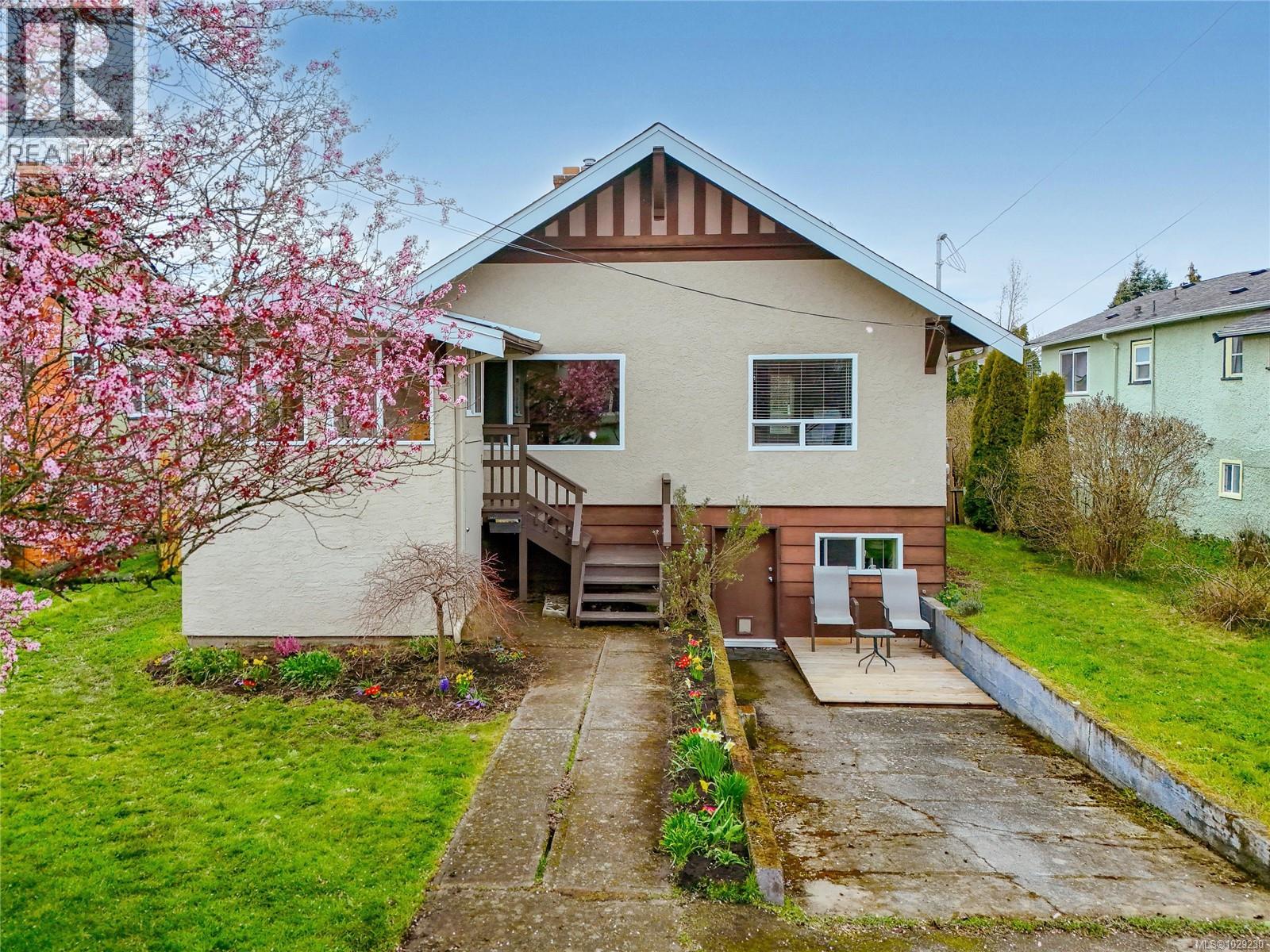 3074 Earl Grey St, Saanich, British Columbia  V9A 1W7 - Photo 2 - 1029230