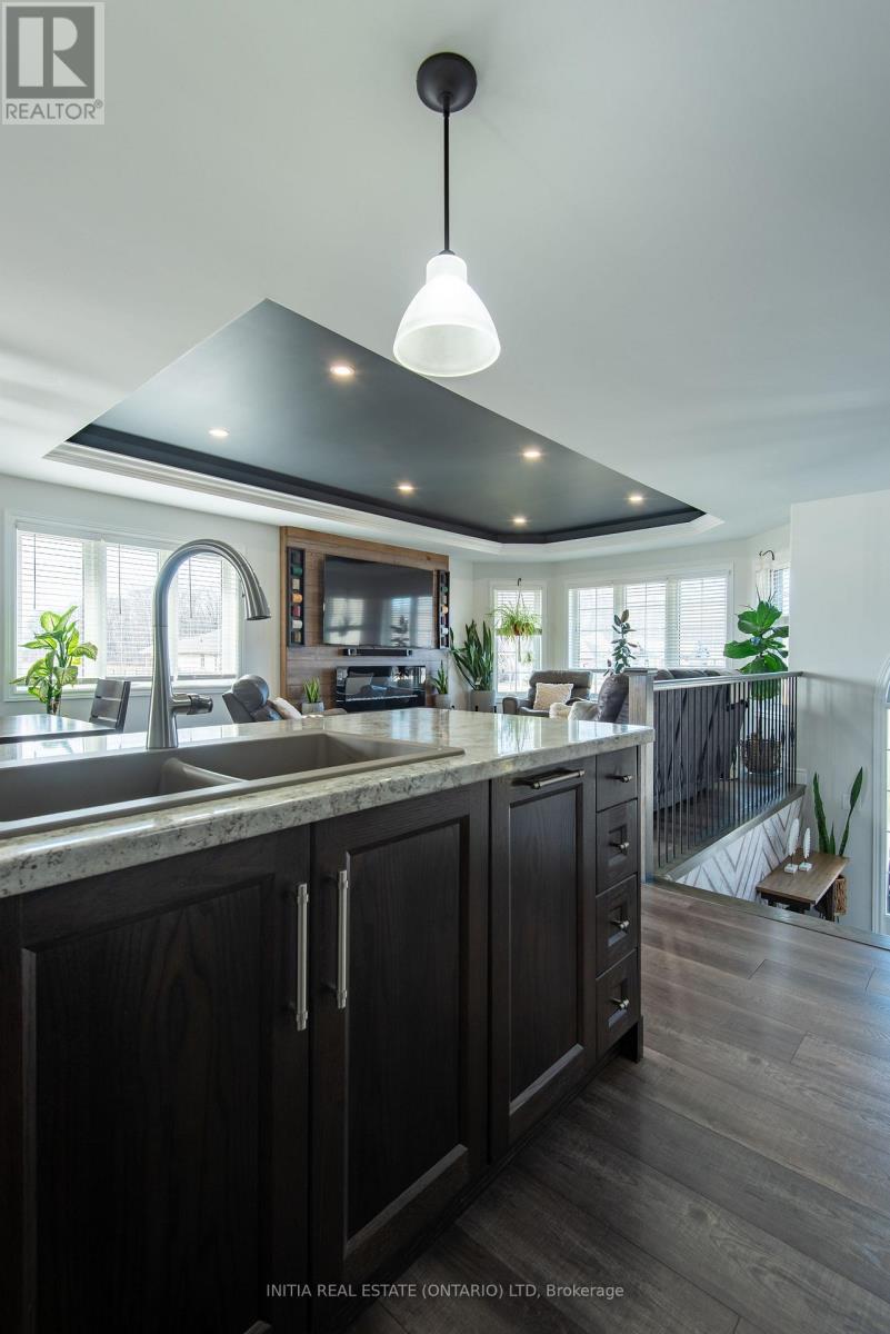 4011 Englehart Drive, Petrolia, Ontario  N0N 1R0 - Photo 12 - X13012556