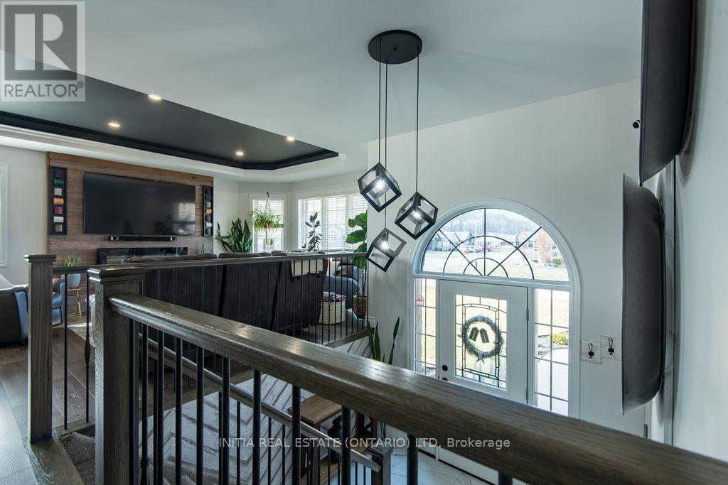 4011 Englehart Drive, Petrolia, Ontario  N0N 1R0 - Photo 6 - X13012556