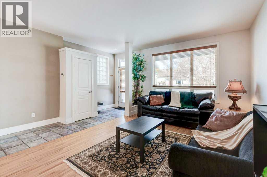 703 52 Avenue SW, Calgary, Alberta  T2V 0B6 - Photo 3 - A2299270