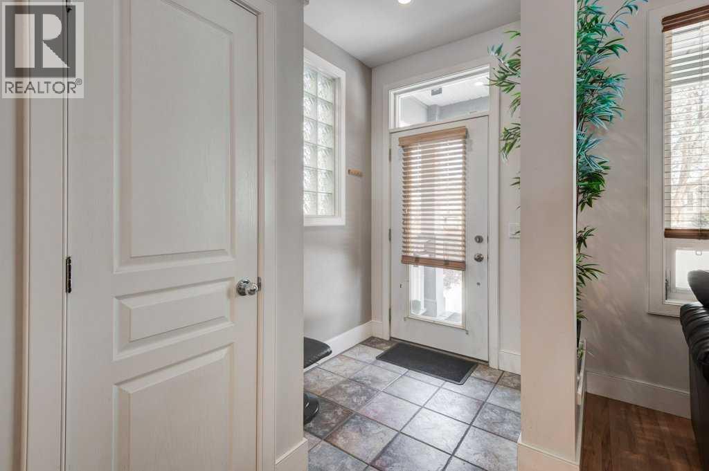 703 52 Avenue SW, Calgary, Alberta  T2V 0B6 - Photo 4 - A2299270