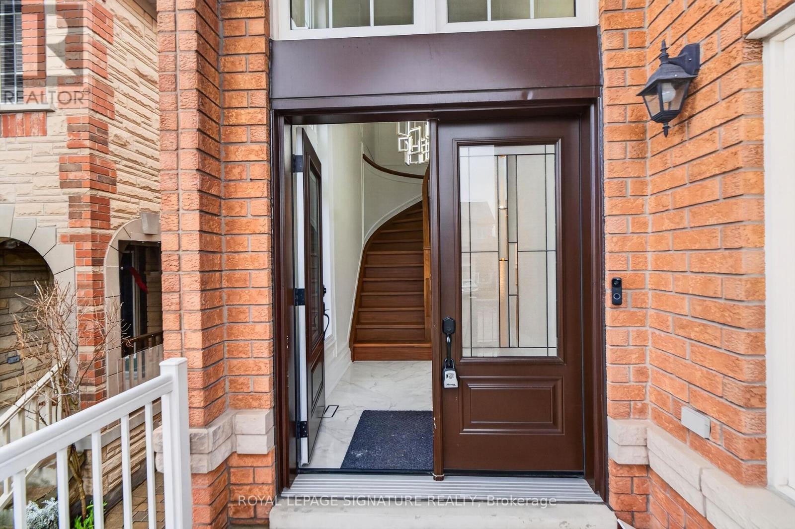 5180 Littlebend Drive, Mississauga, Ontario  L5M 8B7 - Photo 2 - W13012448