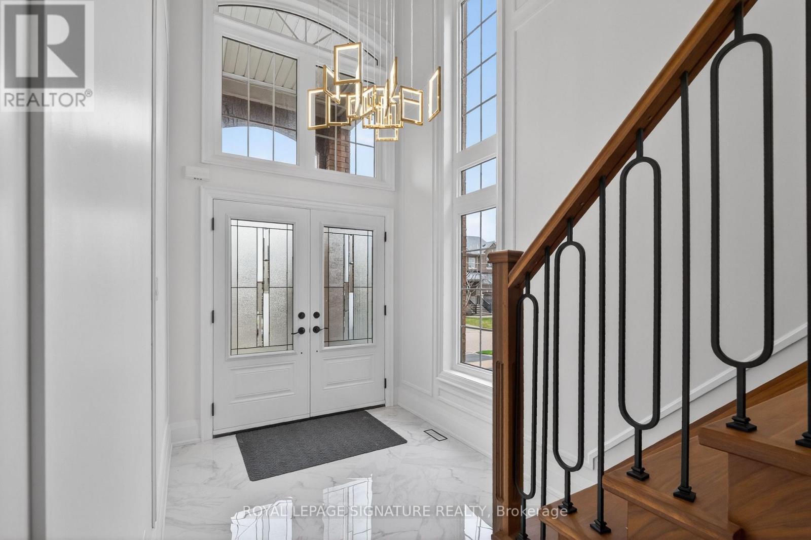 5180 Littlebend Drive, Mississauga, Ontario  L5M 8B7 - Photo 3 - W13012448