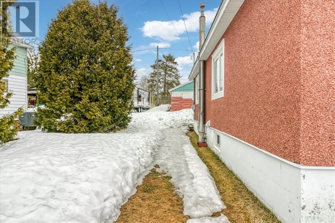 28 First Avenue N, Levack, Ontario  P0M 2C0 - Photo 6 - 2127178