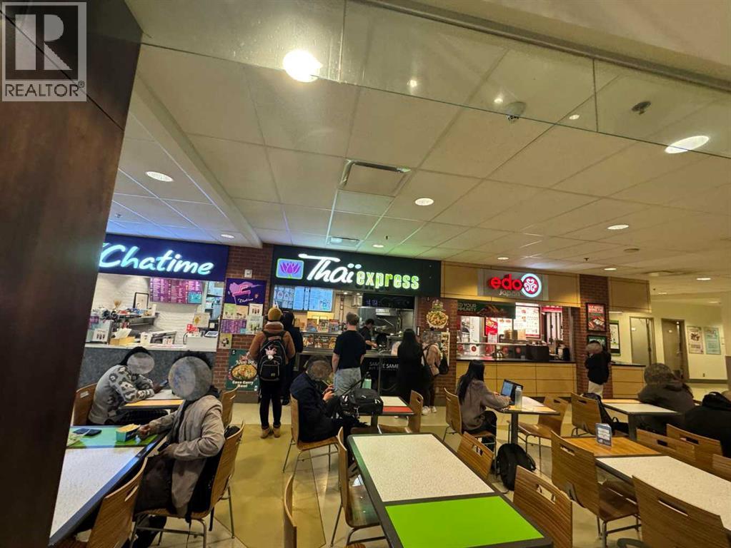 #z-118, 4825 Mount Royal Gate Sw, Calgary, Alberta  T3E 6K6 - Photo 4 - A2302449