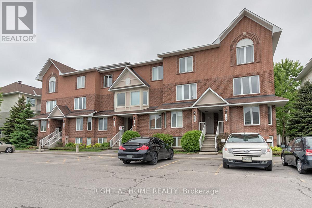 47 - 128 BONFIELD PRIVATE, Ottawa, Ontario