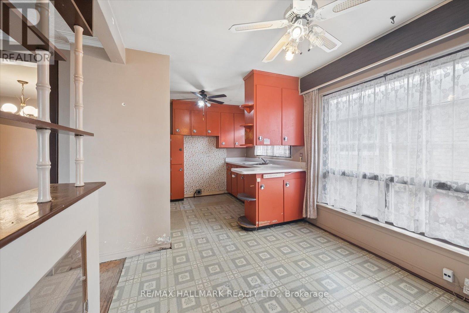 31a Laurel Avenue, Toronto, Ontario  M1K 3J3 - Photo 11 - E13012526