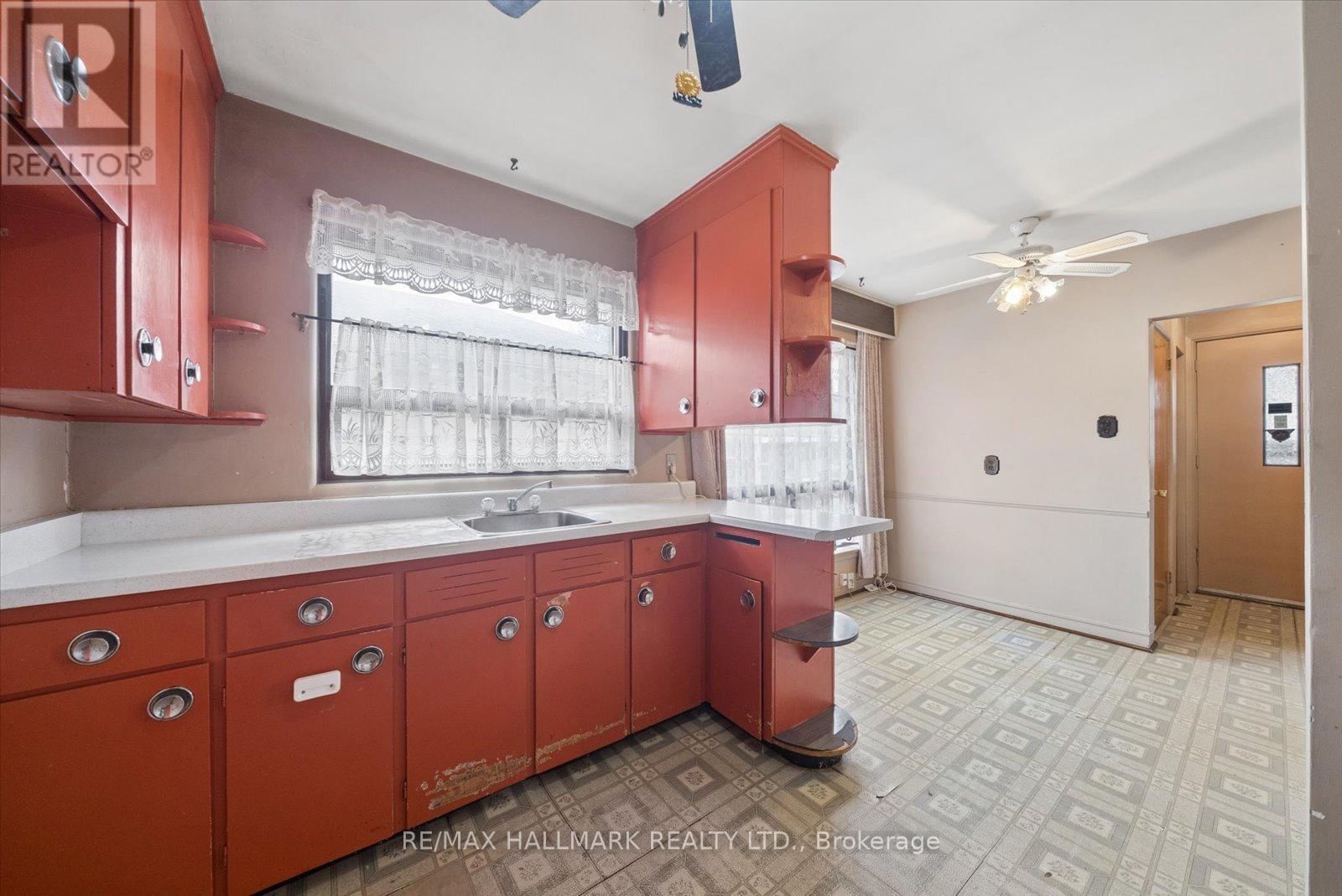 31a Laurel Avenue, Toronto, Ontario  M1K 3J3 - Photo 15 - E13012526