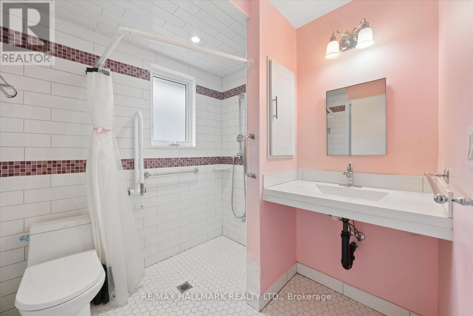 31a Laurel Avenue, Toronto, Ontario  M1K 3J3 - Photo 21 - E13012526