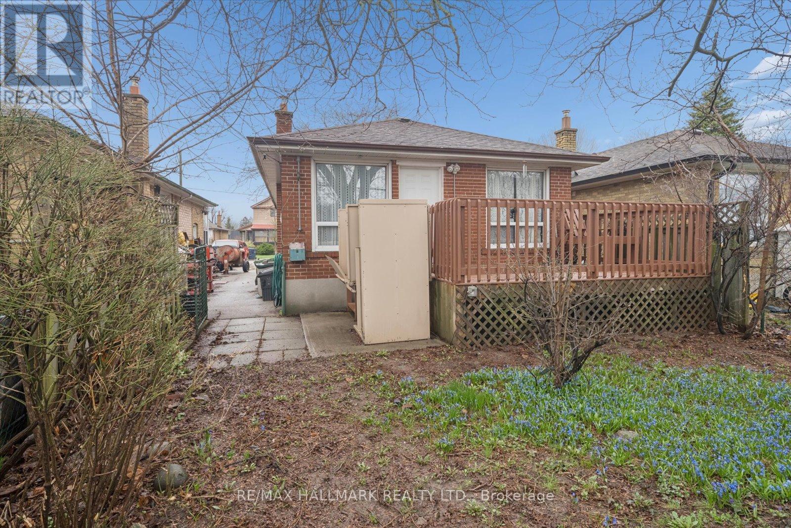 31a Laurel Avenue, Toronto, Ontario  M1K 3J3 - Photo 37 - E13012526