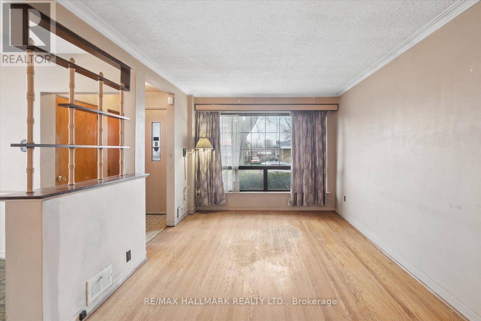 31a Laurel Avenue, Toronto, Ontario  M1K 3J3 - Photo 5 - E13012526