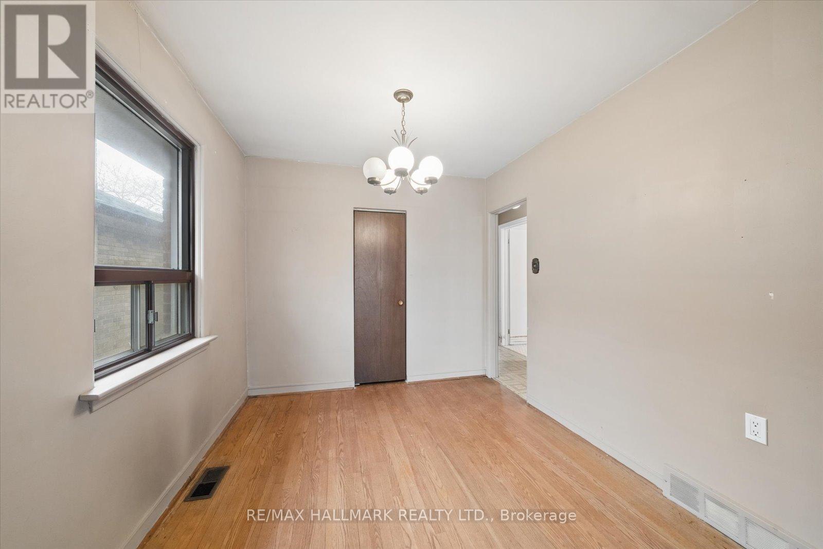 31a Laurel Avenue, Toronto, Ontario  M1K 3J3 - Photo 8 - E13012526